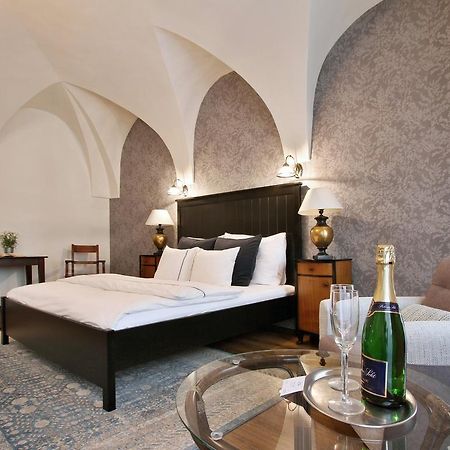 Hotel U Suteru Praga Esterno foto
