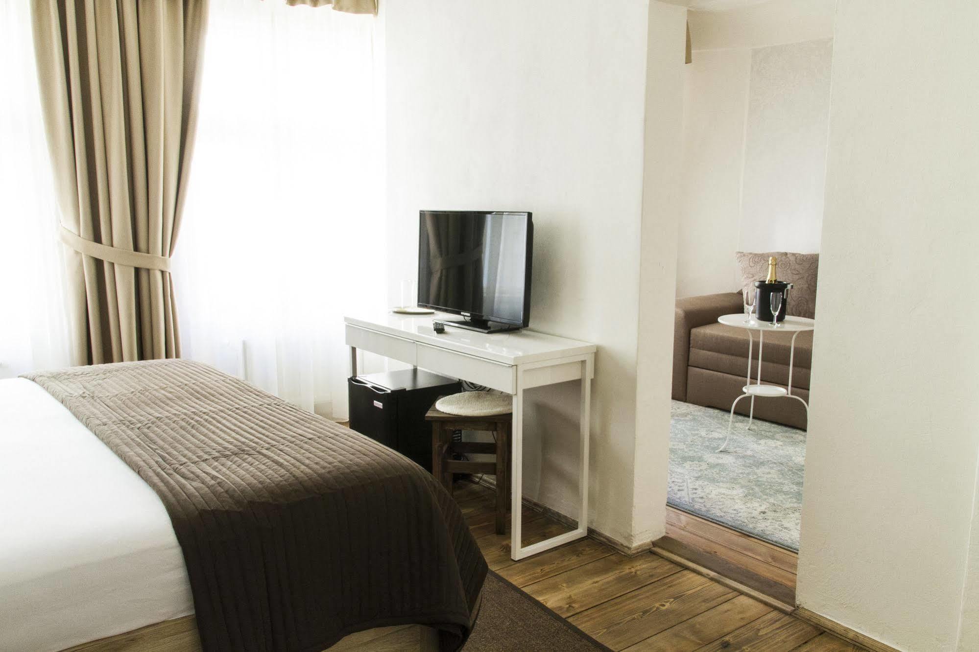 Hotel U Suteru Praga Esterno foto